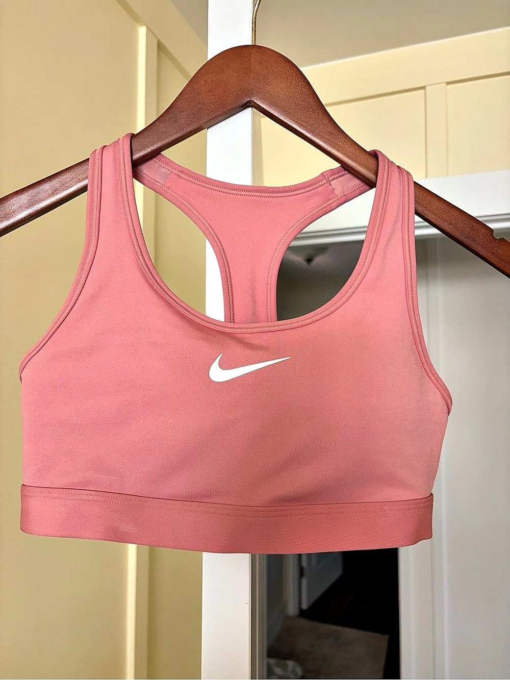 Nike Swoosh Medium-Support Padded Sports Bra Pink XS